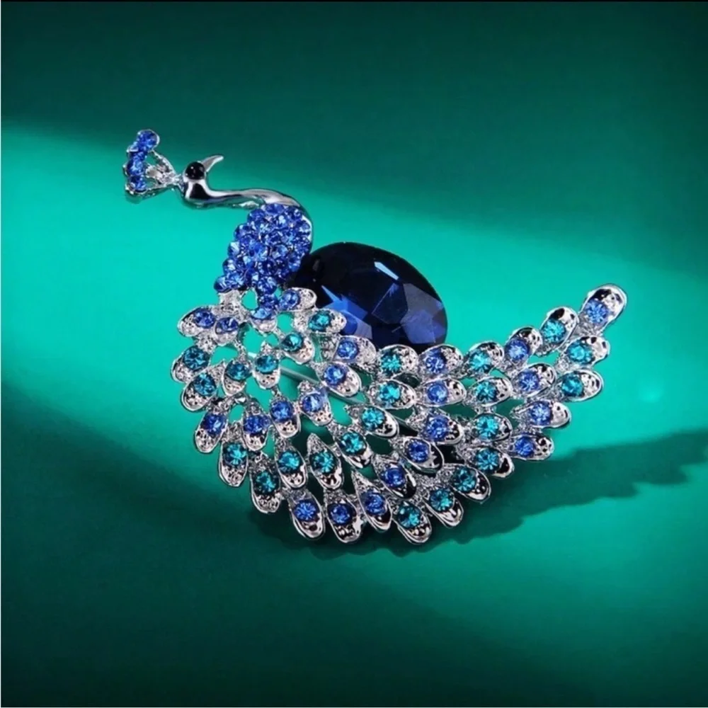 NEW❗️Elegant Blue and Silver Peacock Brooch